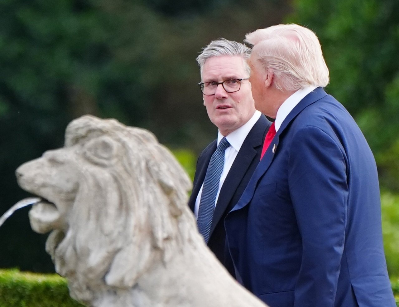 Trump and Starmer Hold High-Stakes Talks at Chequers, Focus on Trade, Ukraine, and Gaza