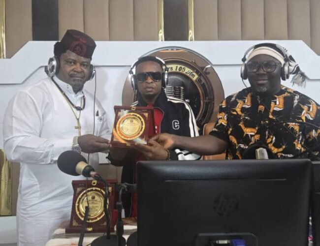 Amb. Dr Osita Offor “Ultimate Commander”, Receives the Masters Radio 105.9 FM, Award for Philanthropist/ Humanitarian Personality, 2025.